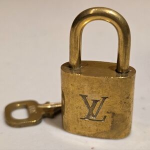 FREE LOUIS VUITTON LOCK AND KEY